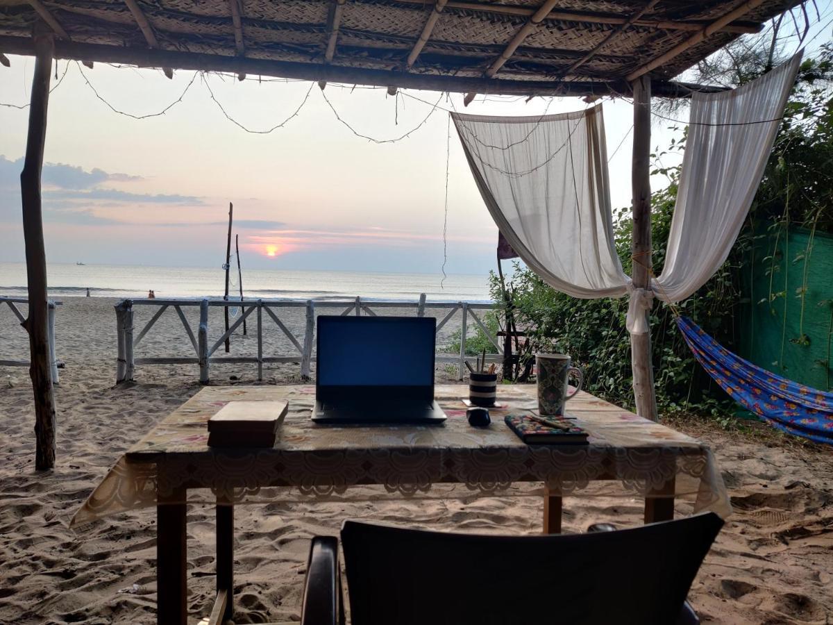 Surya Beach Cafe And Stay Гокарна Екстер'єр фото