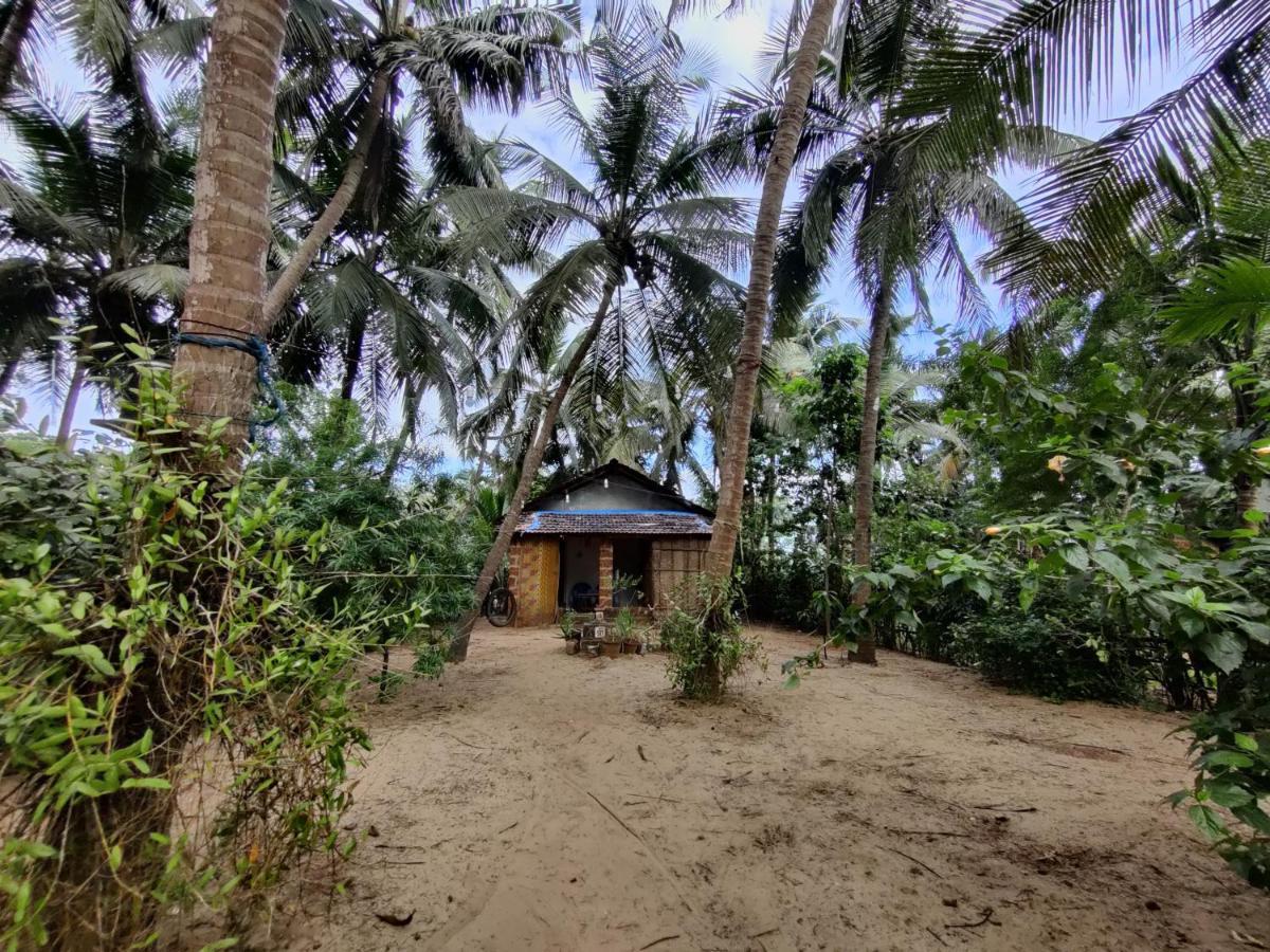 Surya Beach Cafe And Stay Гокарна Екстер'єр фото