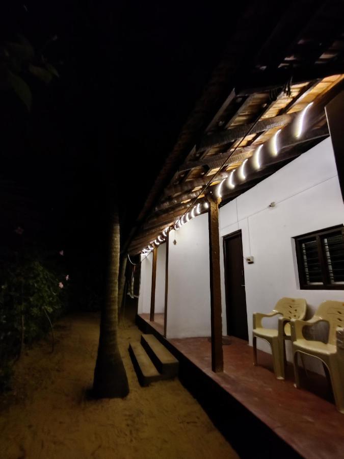 Surya Beach Cafe And Stay Гокарна Екстер'єр фото