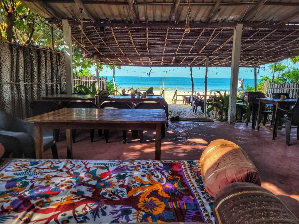 Surya Beach Cafe And Stay Гокарна Екстер'єр фото